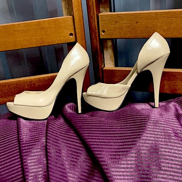 ➡️ !BOGO! ⬅️ CITY STREETS Cream Open Toe Platform Pumps/ Used - Picture 6 of 6